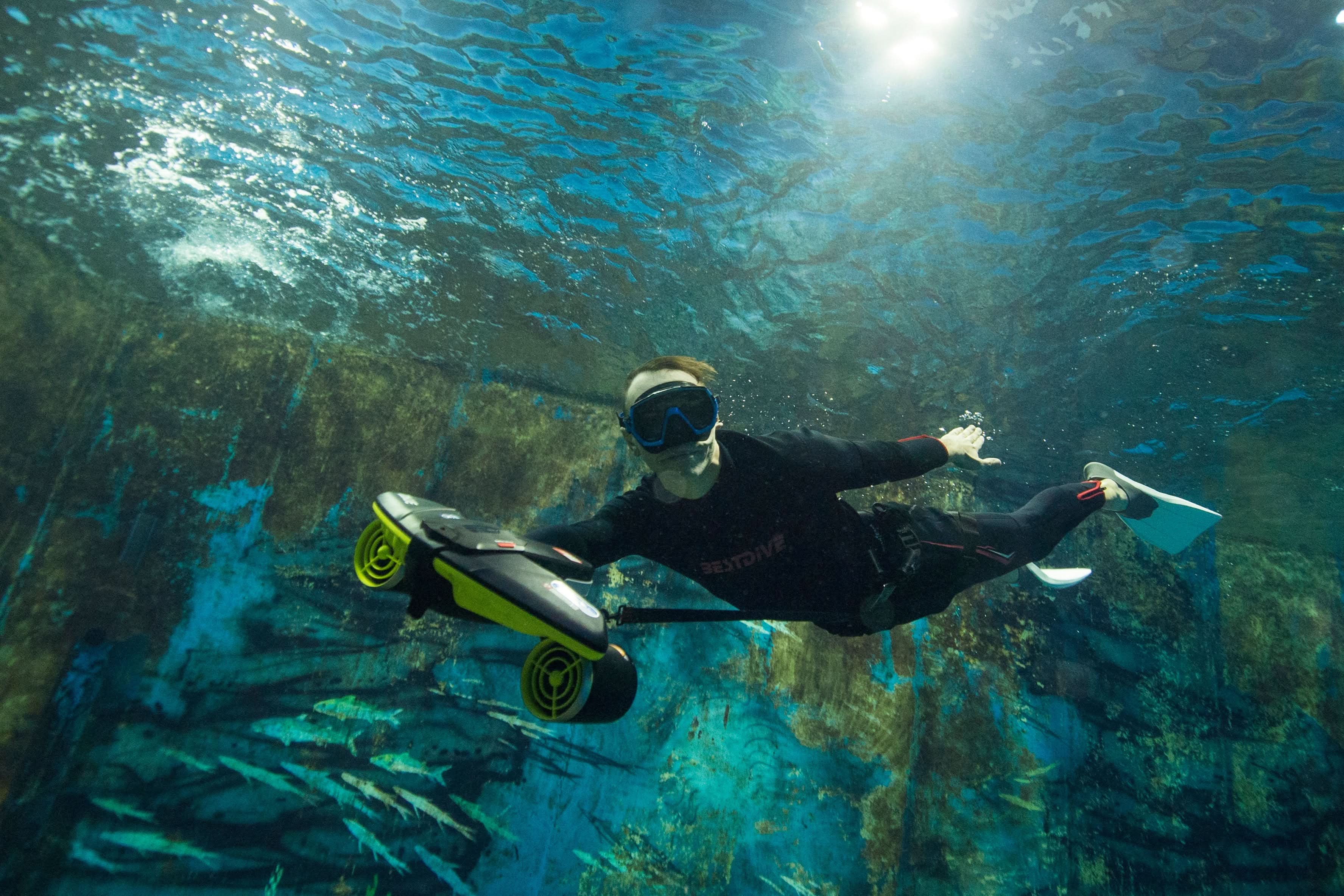 Sublue Navbow Underwater Scooter | 3-Speed OLED Dive Scooter