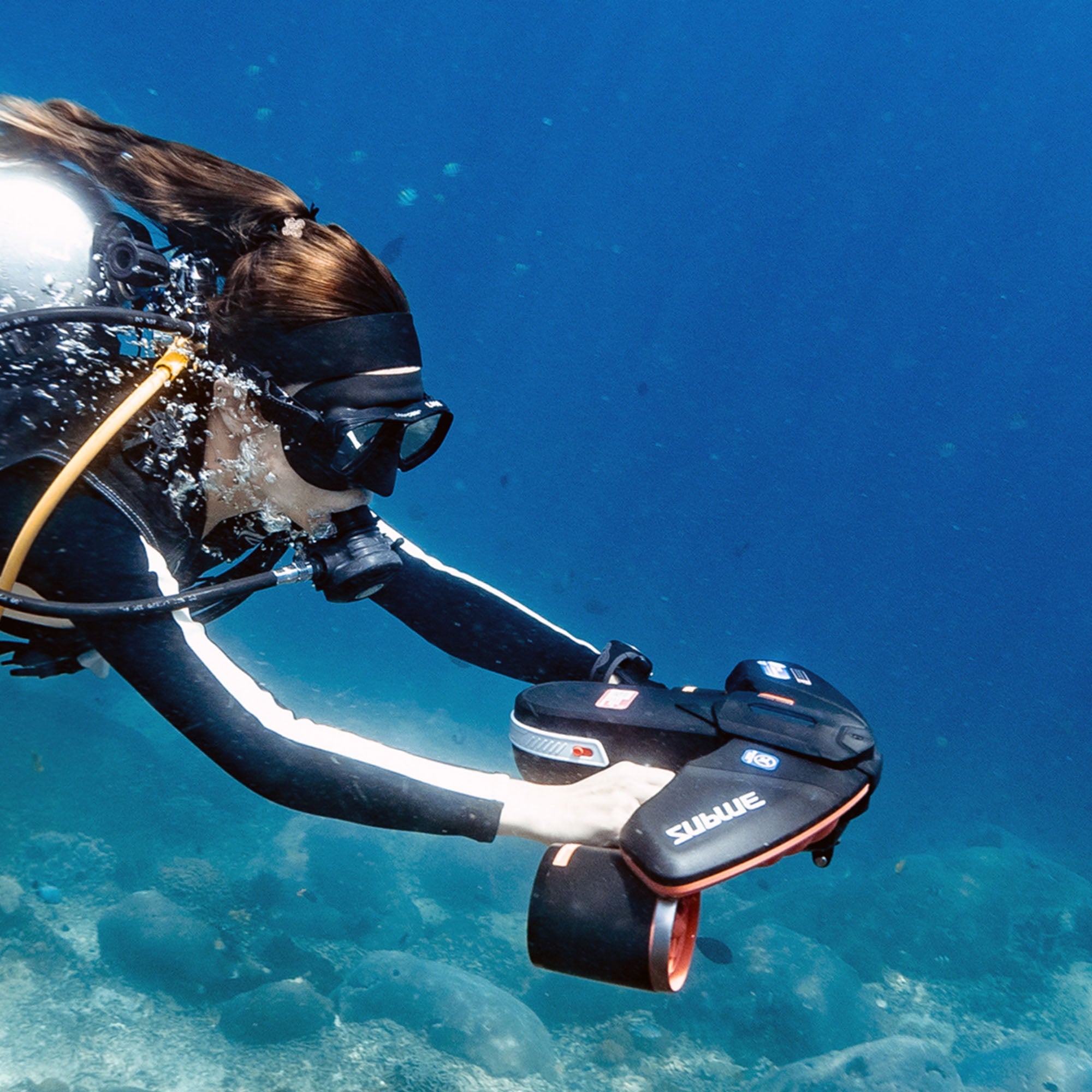 Sublue Navbow Underwater Scooter | 3-Speed OLED Dive Scooter