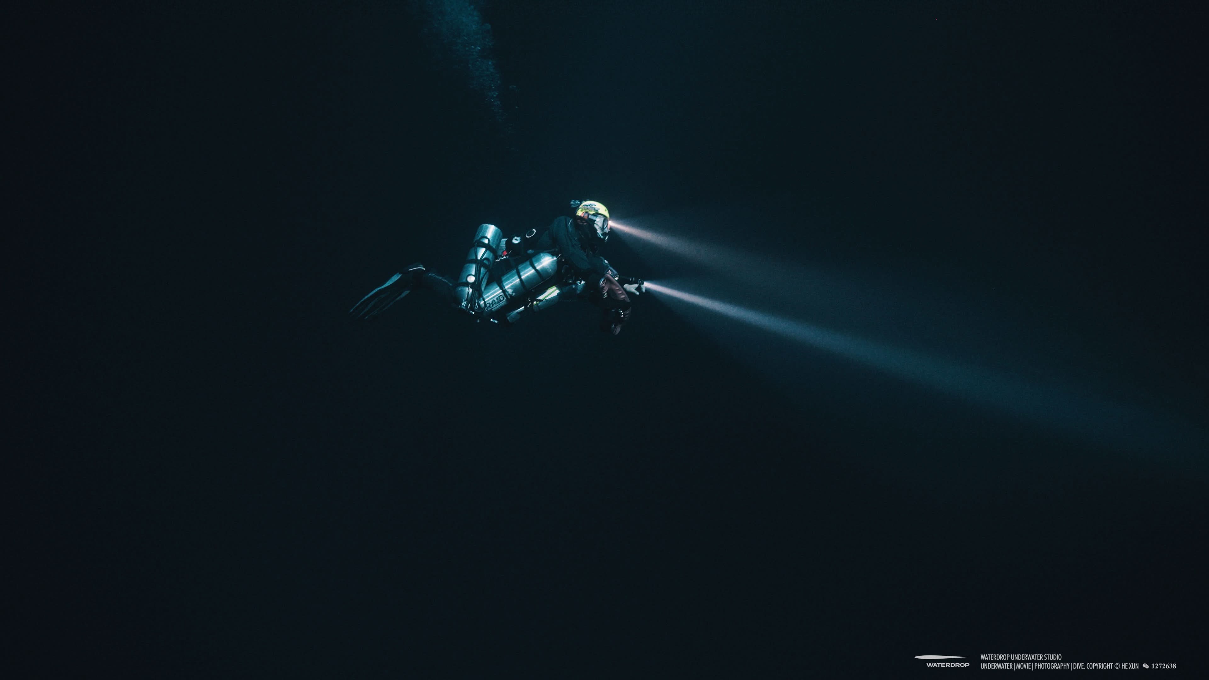 Sublue Navbow Underwater Scooter | 3-Speed OLED Dive Scooter