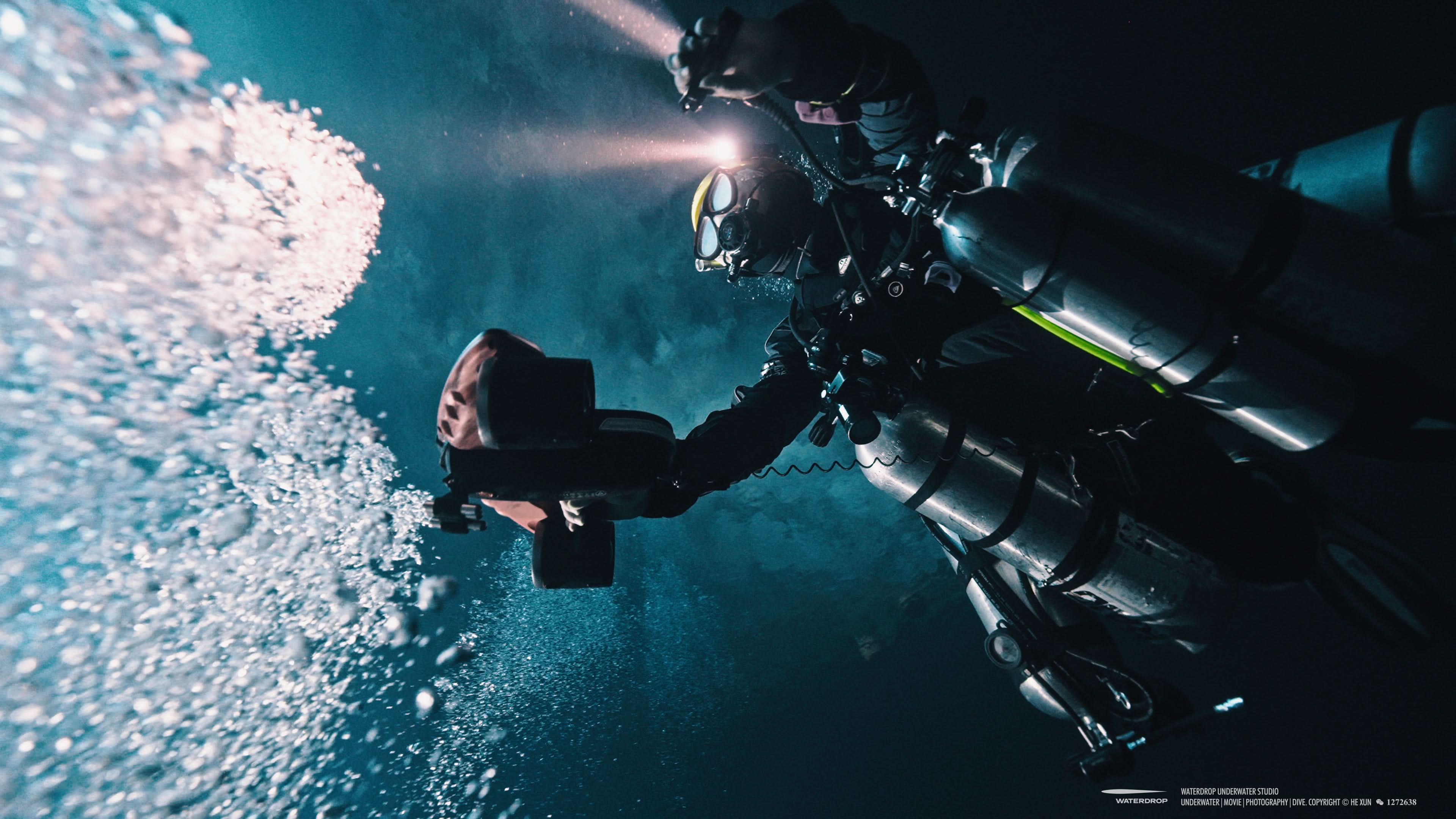 Sublue Navbow Underwater Scooter | 3-Speed OLED Dive Scooter