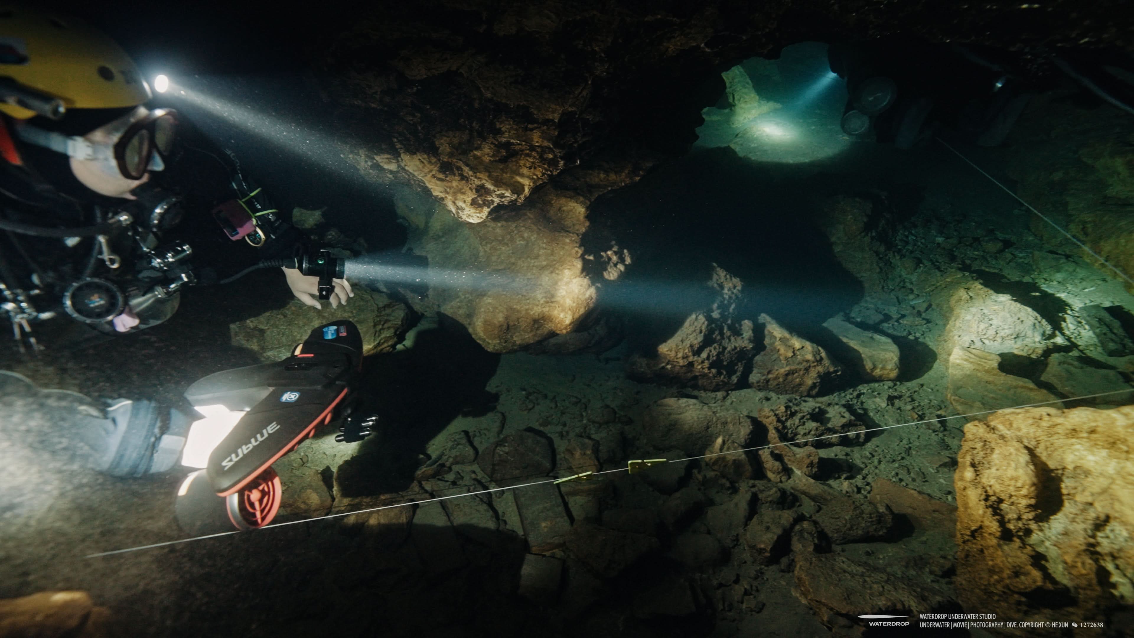 Sublue Navbow Underwater Scooter | 3-Speed OLED Dive Scooter