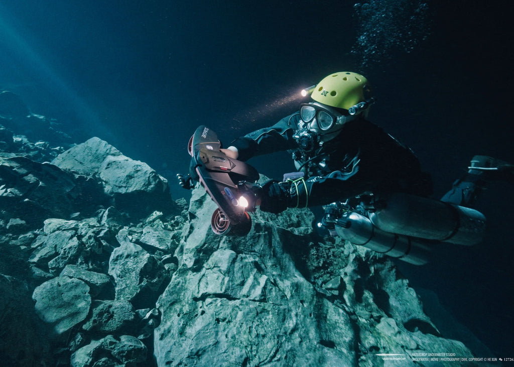 Sublue Navbow Underwater Scooter | 3-Speed OLED Dive Scooter
