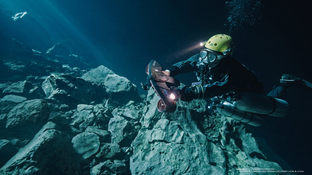 Sublue Navbow Underwater Scooter | 3-Speed OLED Dive Scooter