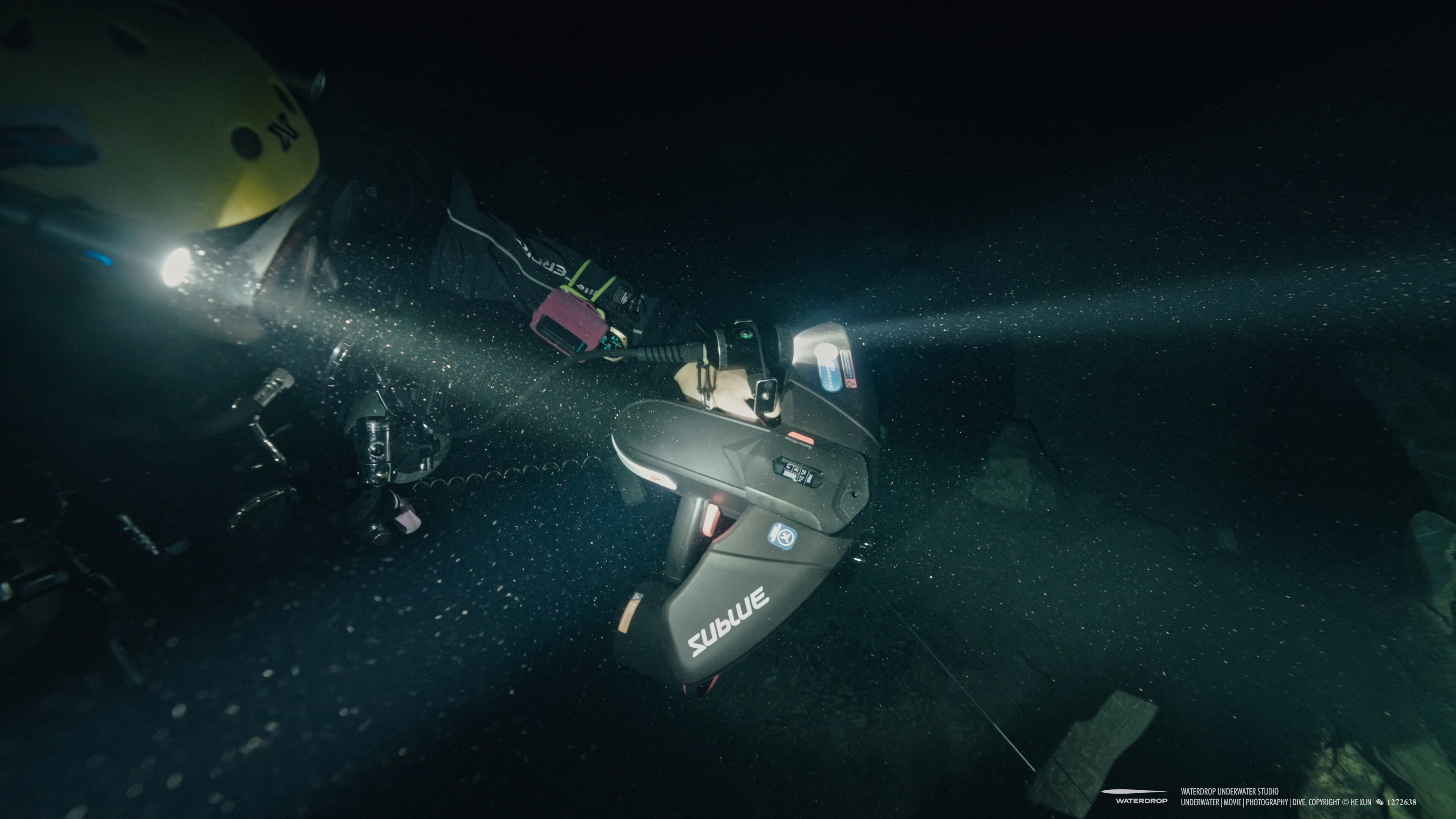 Sublue Navbow Underwater Scooter | 3-Speed OLED Dive Scooter