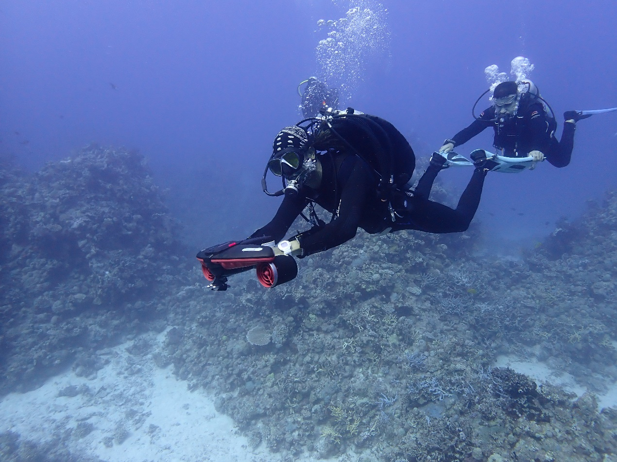 Sublue Navbow Underwater Scooter | 3-Speed OLED Dive Scooter