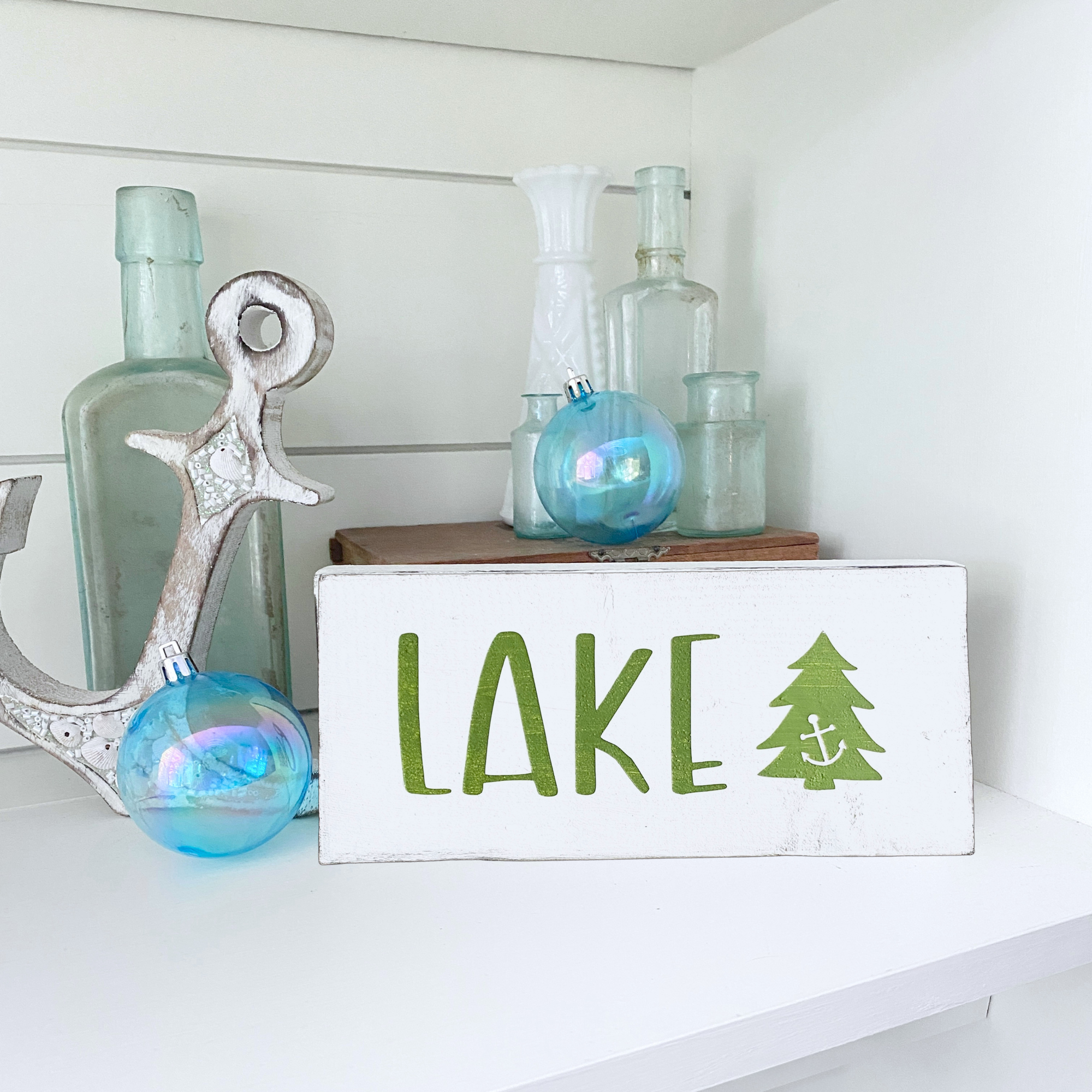 Lake Christmas Tree Wood Sign